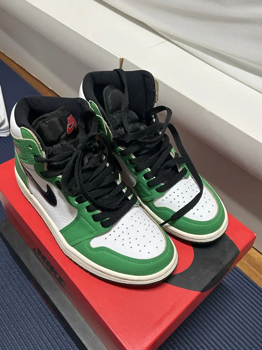 (W) Jordan 1 Retro High OG Lucky Green